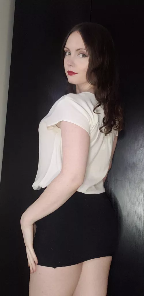 Got them secretary vibes going on