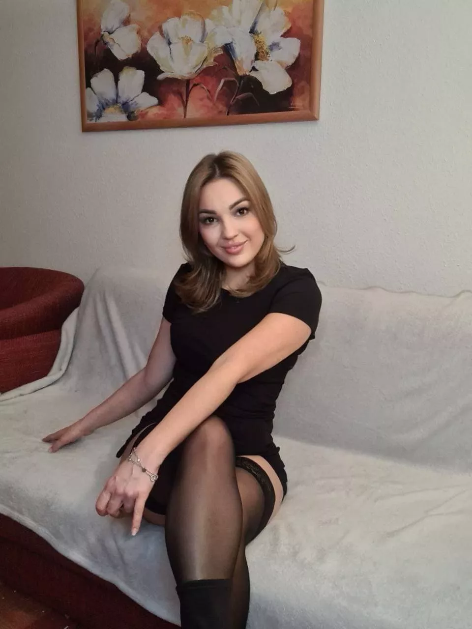 How can this pretty face be so slutty