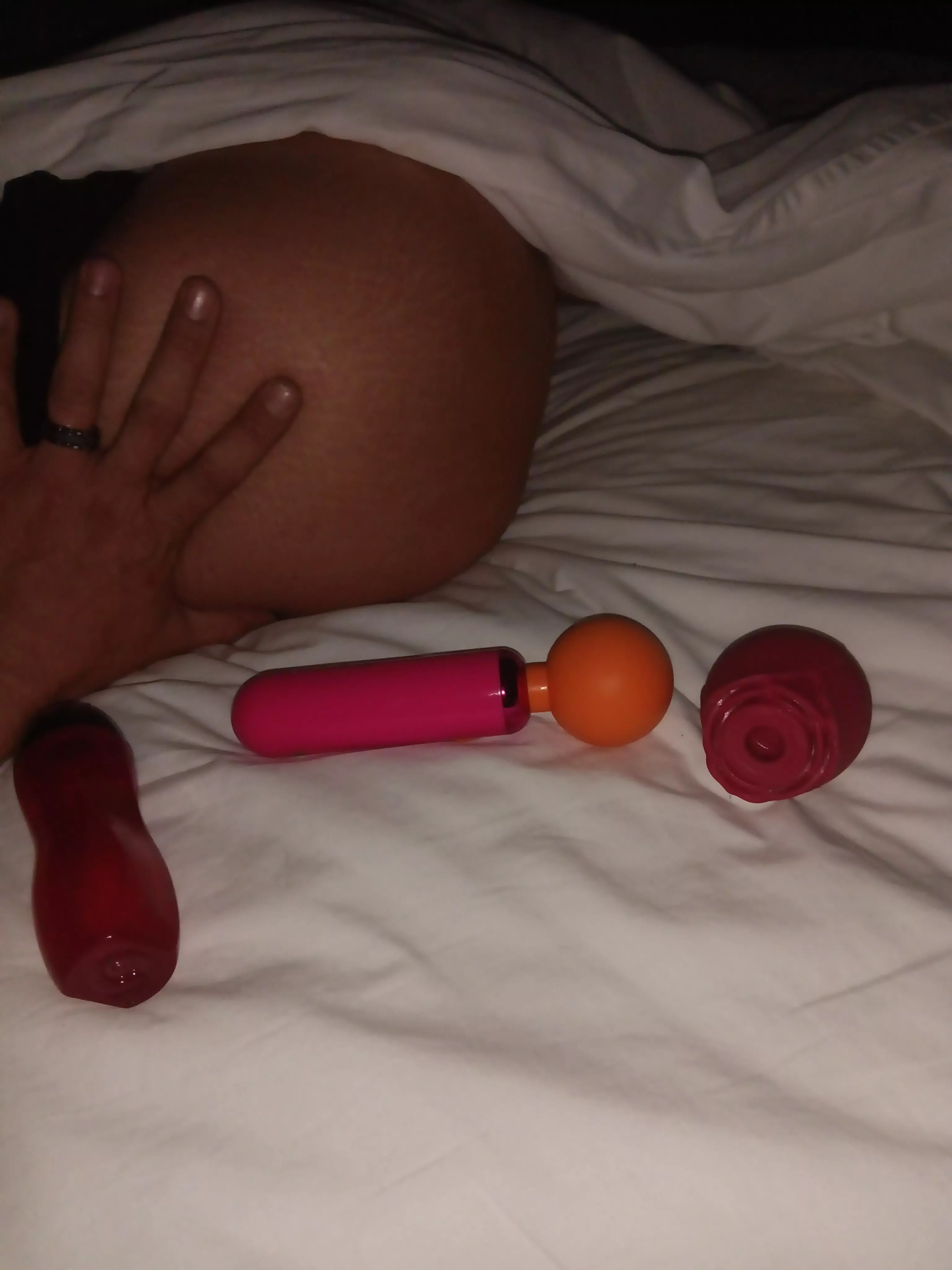 how should we wake her 🤔🍑💦🍆