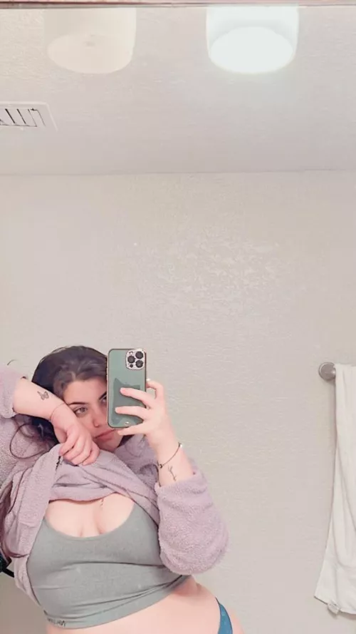 Im looking for many bucks🥰🥰🥰 you want see more? Write me rigth now 💦