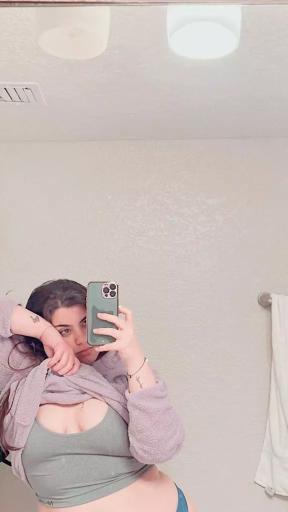 Im looking for many bucks🥰🥰🥰 you want see more? Write me rigth now 💦