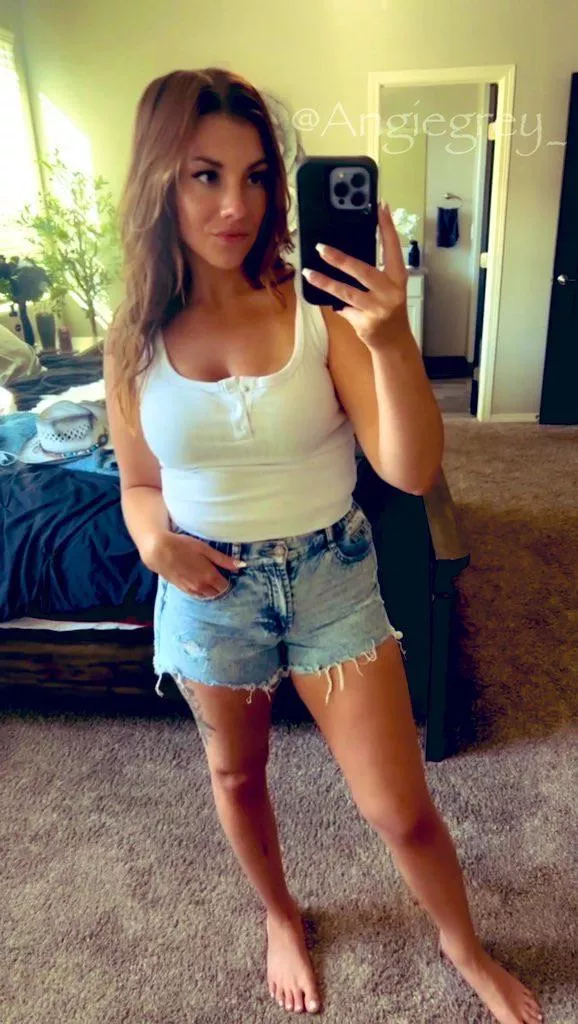 Innocent mom next door. Nothing to see here