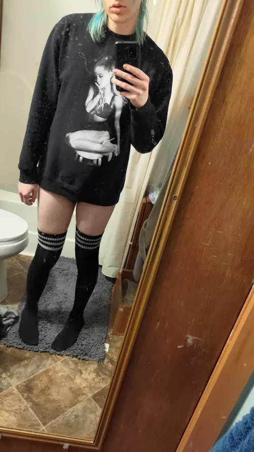 it's my birthday today! I have no presents yet.. 👉🏻👈🏻🥺🥺🎈