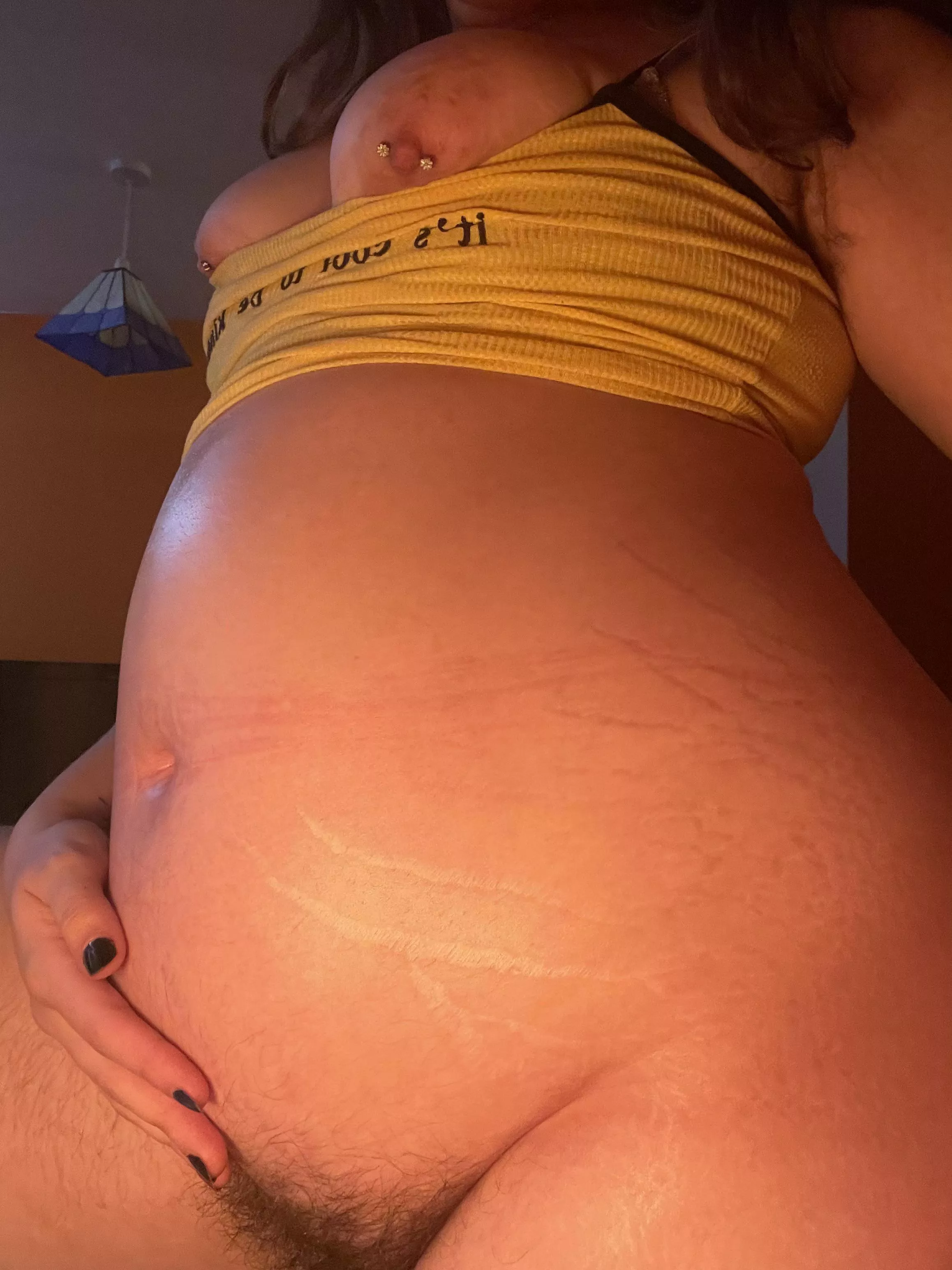 i’ve finally posted an oiled-up stuffed belly photoset on OF, & have made a 2L soda chug video with lots of belly groans, burps, with a clothes try-on before/after & an oily belly massage vid 🥰 who knows! you might get to see my hairy pussy 