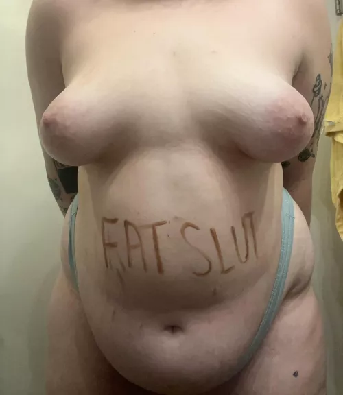 Look how low my feedee belly is hanging 🥵