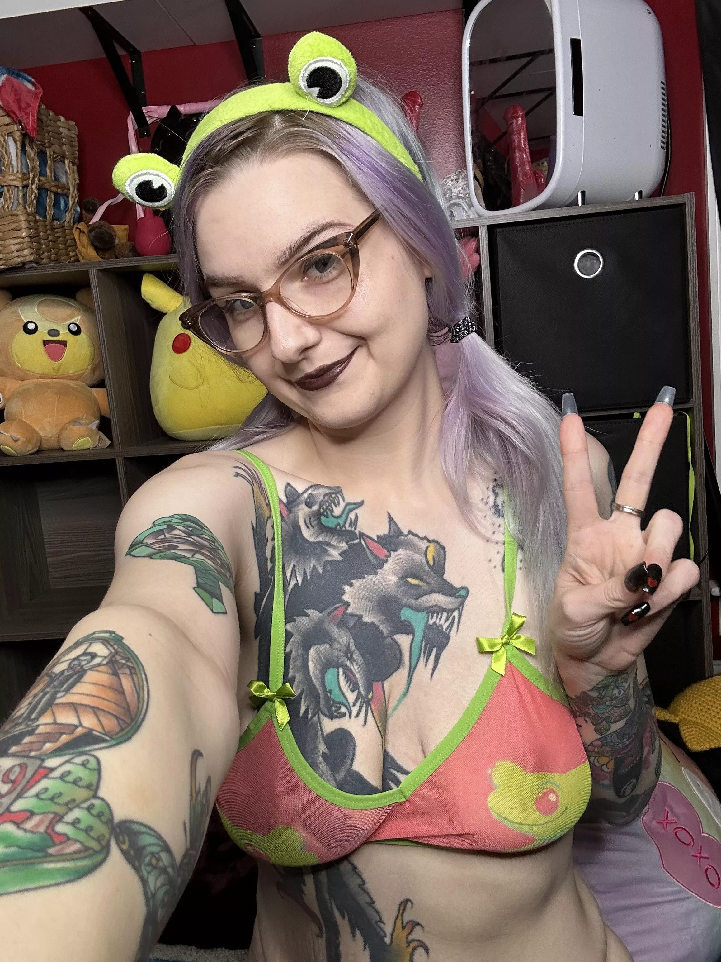 Love these specs 🤓🐸