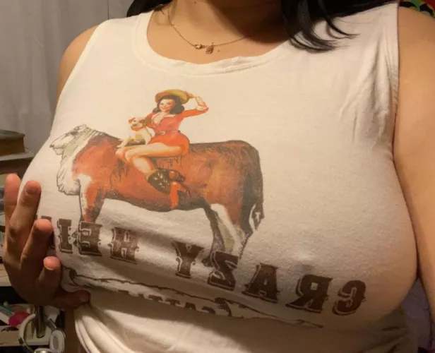 my shirt says “crazy heifer” and i think it’s very accurate haha 🤠f22
