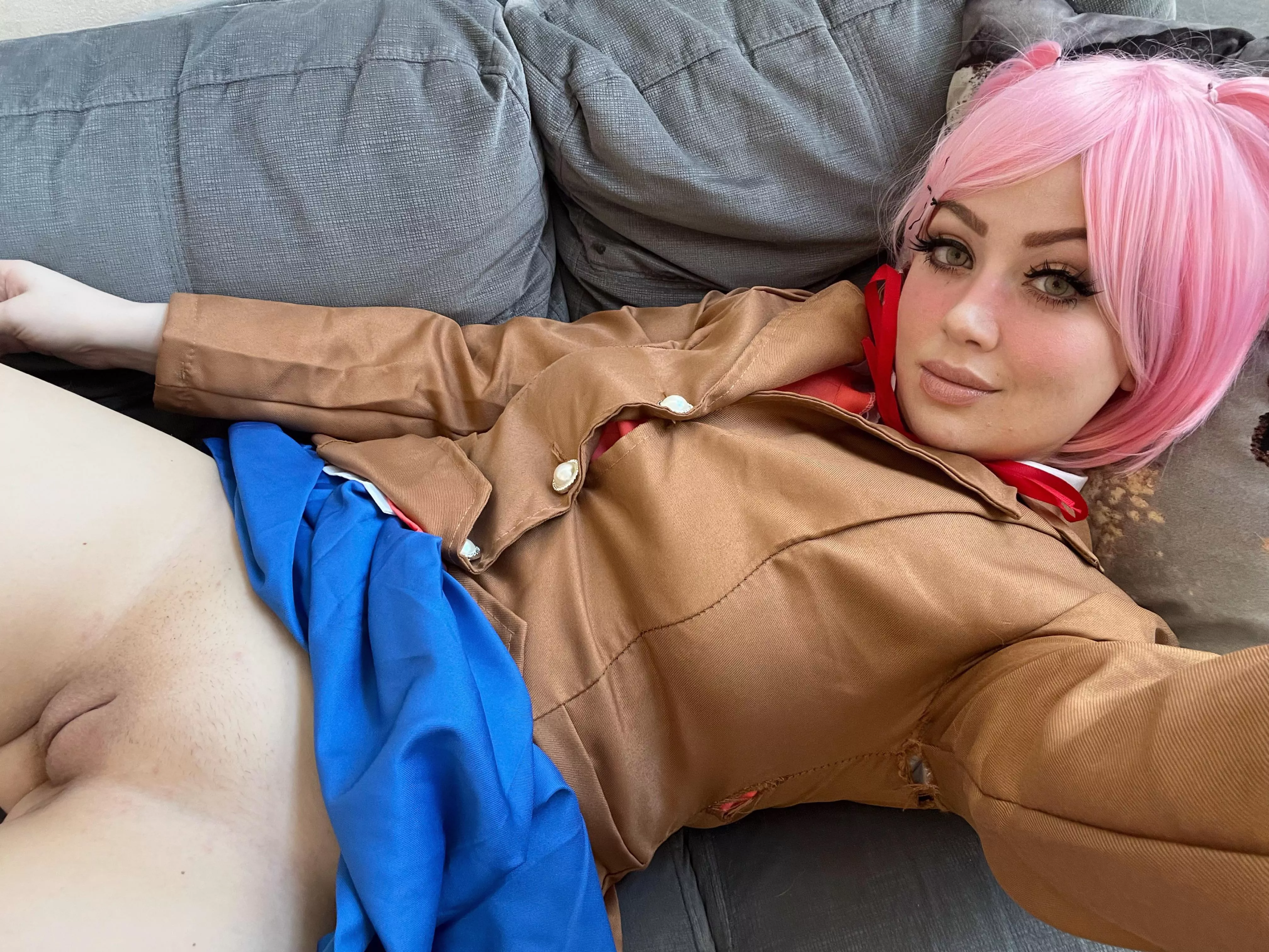 Natsuki [Doki Doki Literature Club] (Twobrattycats)