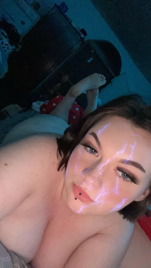 [oc] i want you at your knees in front of me, kissing my feet and worshipping me. i want to hear the words “yes goddess” as you beg for me to destroy and drain you.