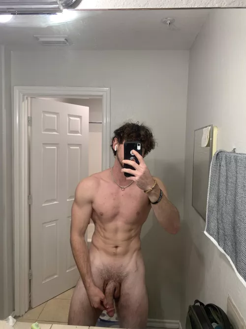 Open to ladies in my DMs 😉