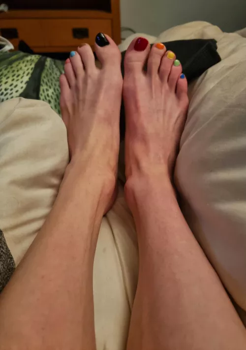 Rainbow toes 😊