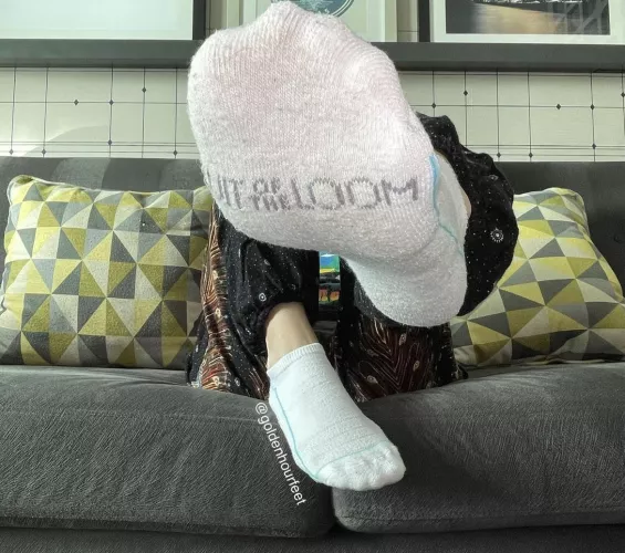 Smelly socks in your face😈