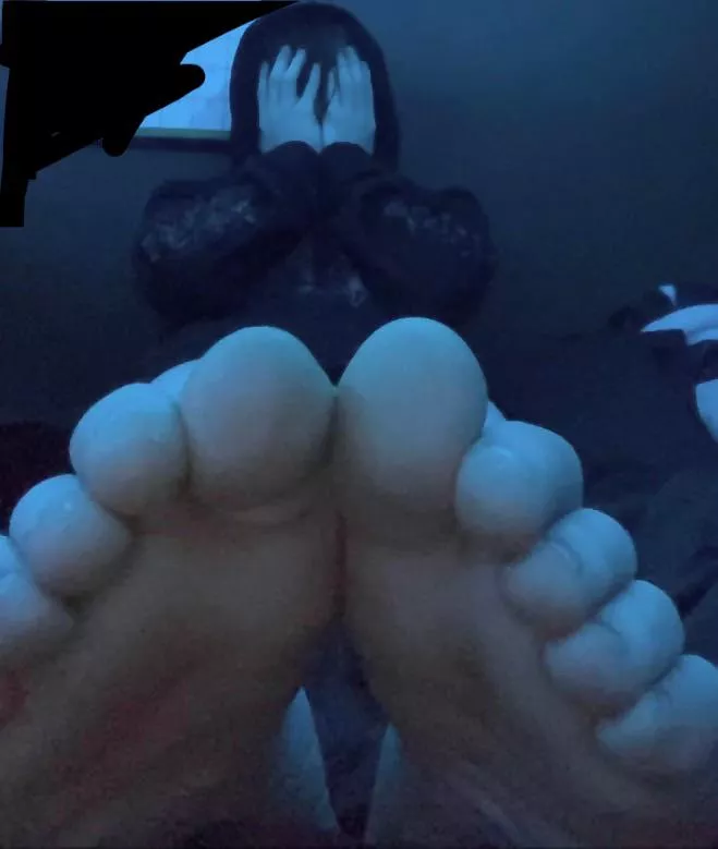 Toes :3