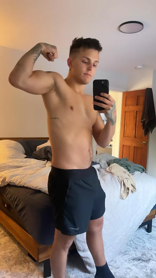 Was feeling myself this morning. (I promise I’ll make my bed)