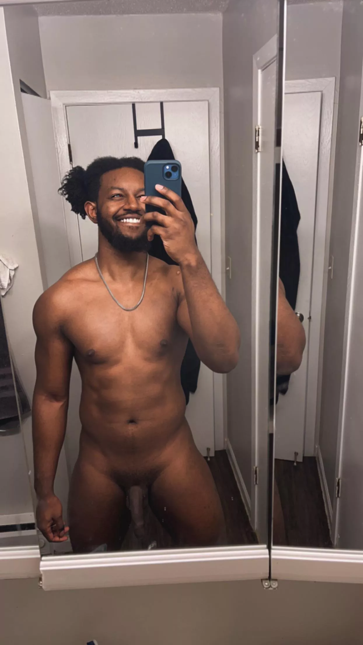 Which of my bros wants to play with it [22]