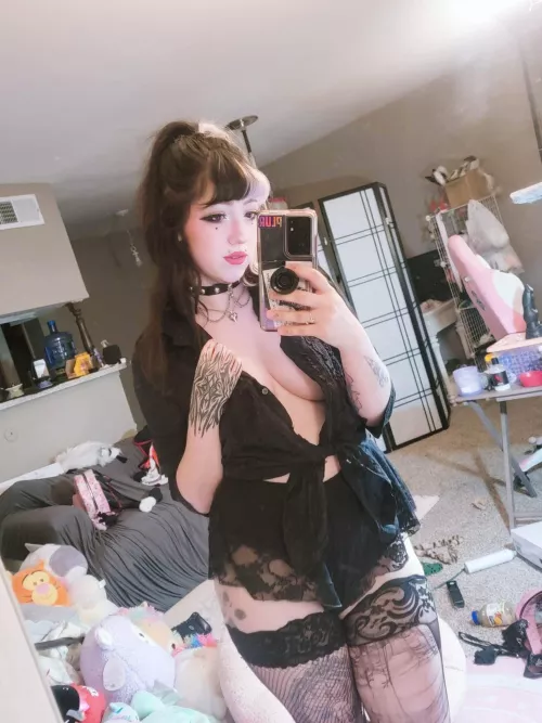 Your big titty goth mommy is going live https://chaturbate.com/dahlia_vixen/