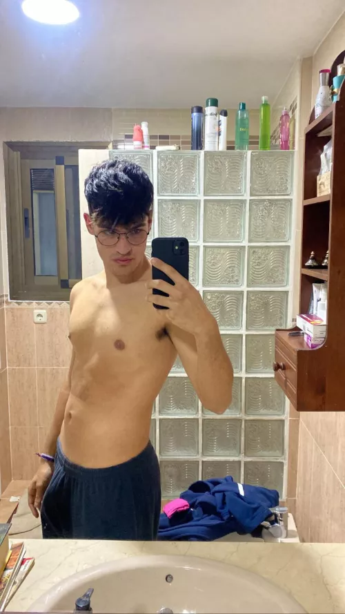 18 m looking for young men, dont be rude or anything, lets chat first