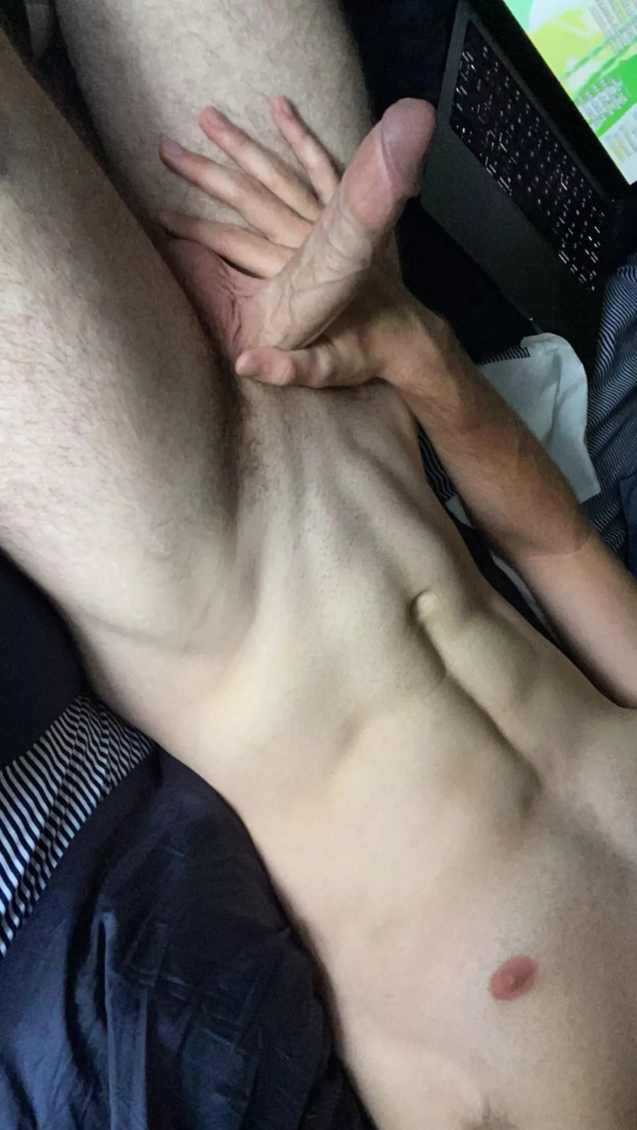 18 SR8T curious about to hop in my dorms showers hmu sc)jerryjones5408