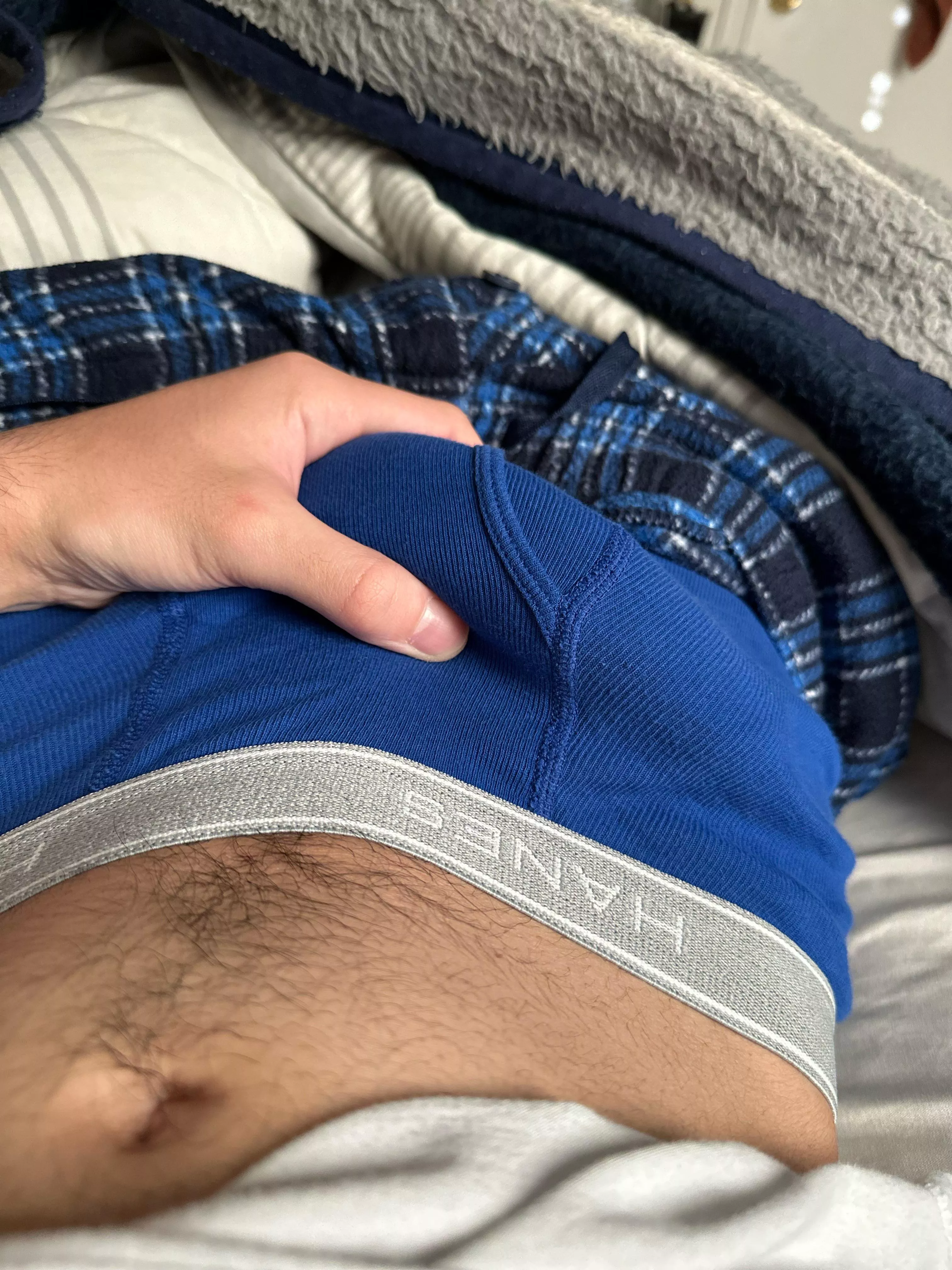 23 let’s videochat I’m gonna rip my boxers off and get my big white cock nice and wet. BWC++ BBC++ no chubs. SC: LP91111