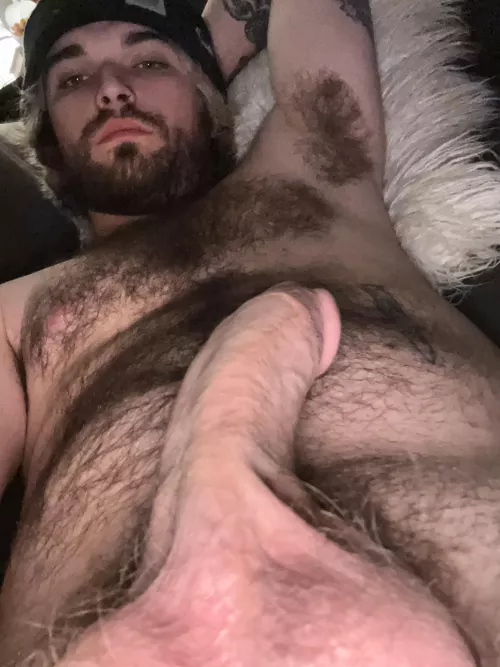 Come rub daddies chest 😇