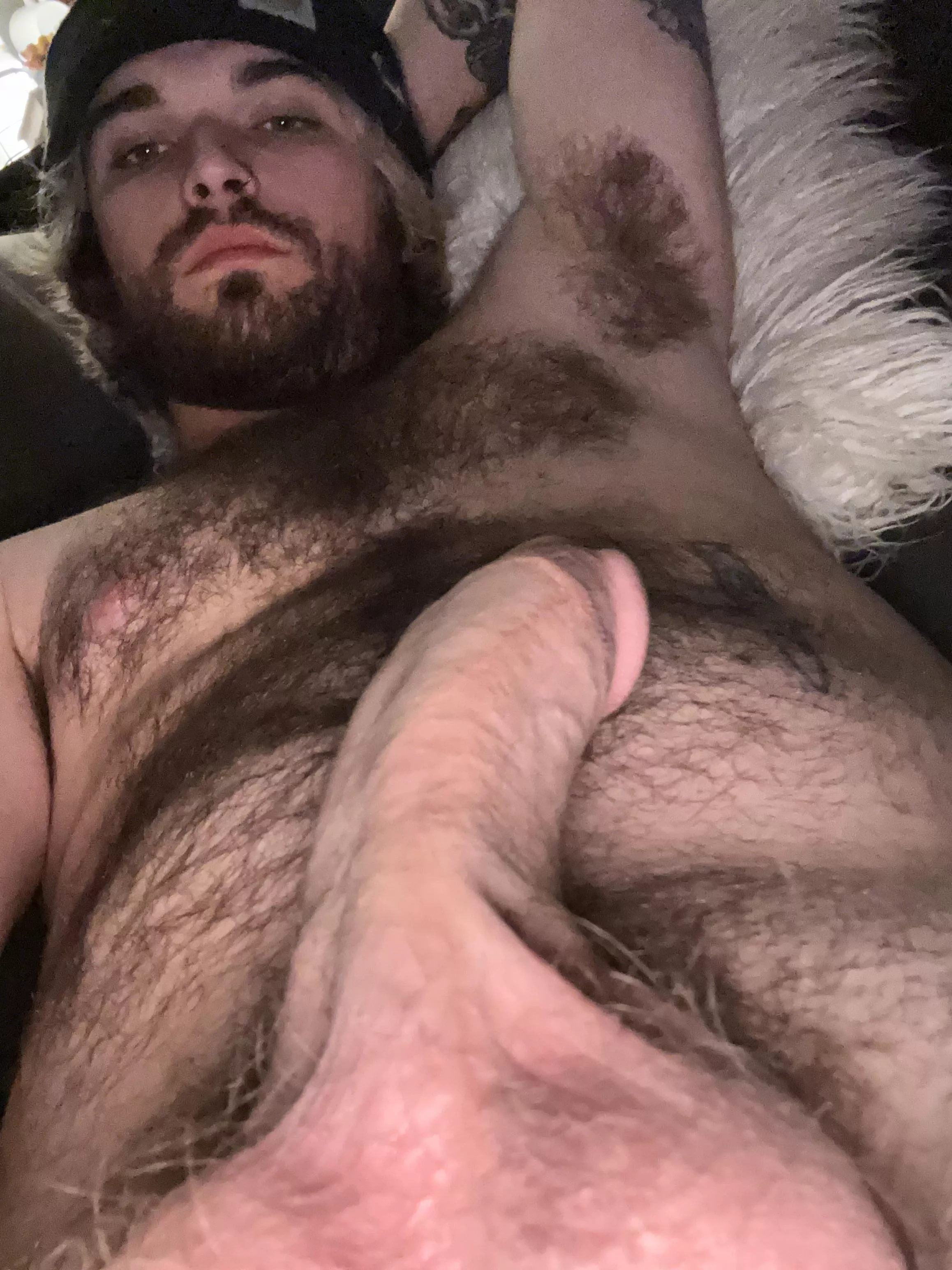 Come rub daddies chest 😇