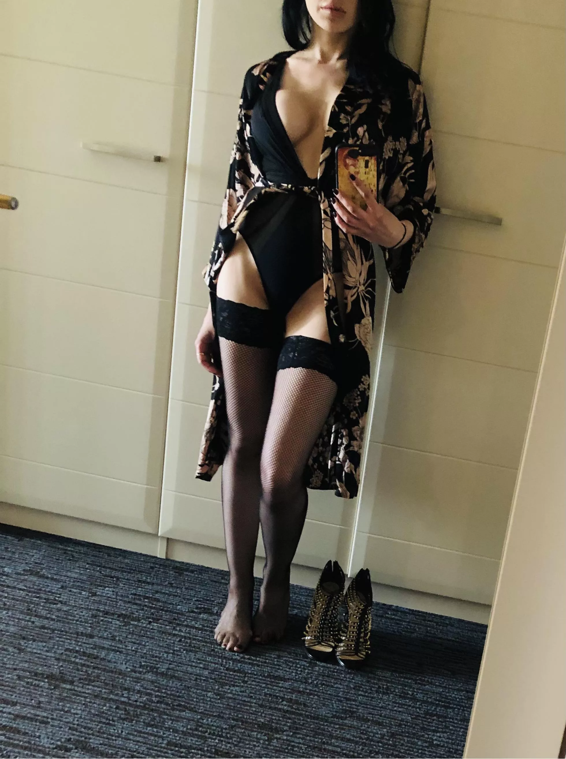 describe me in a single word 😘👀