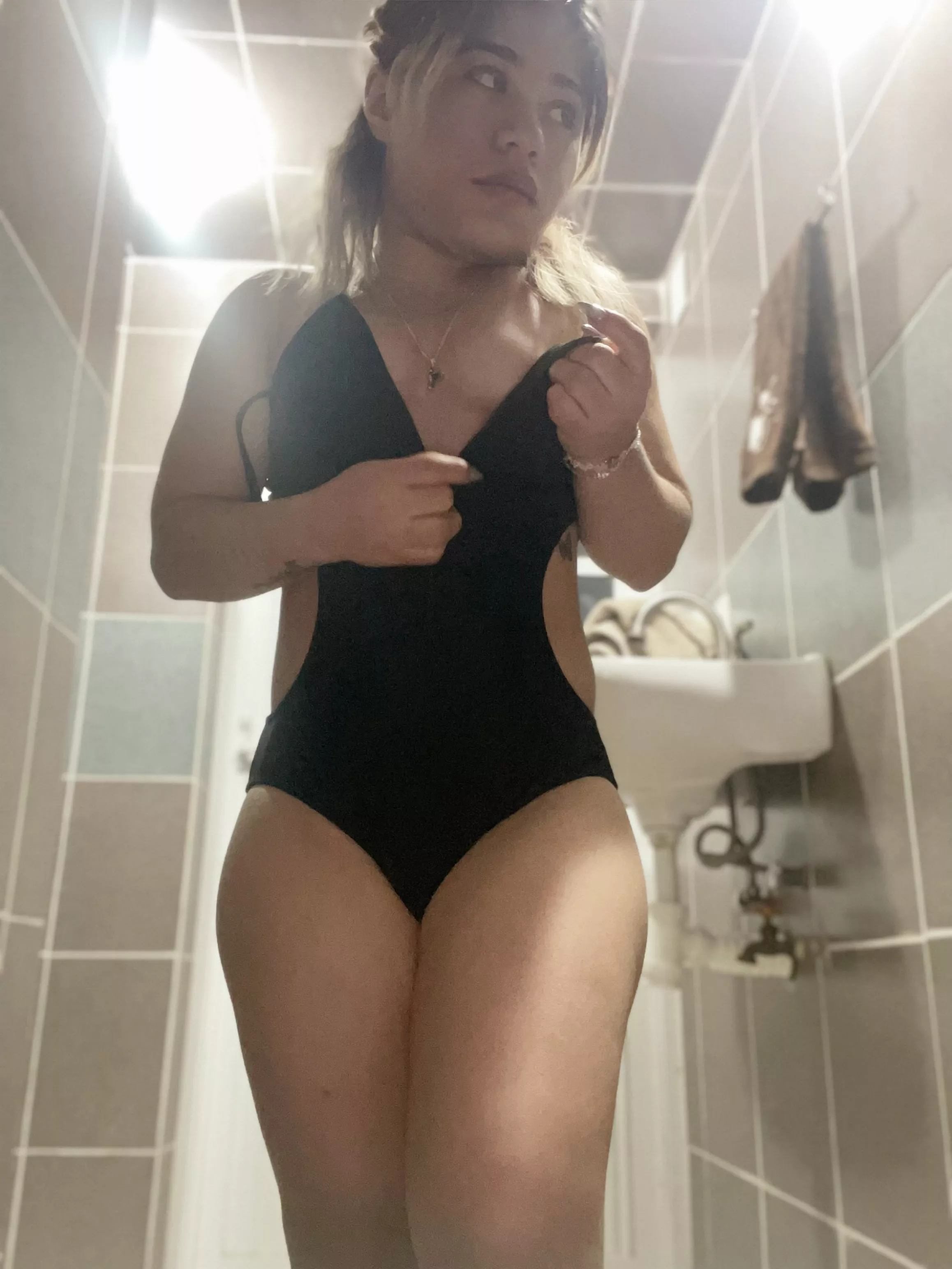 Do you REALLY care about the photo quality when you're checking this 4 feet girl (me) out..? 🙄🤭