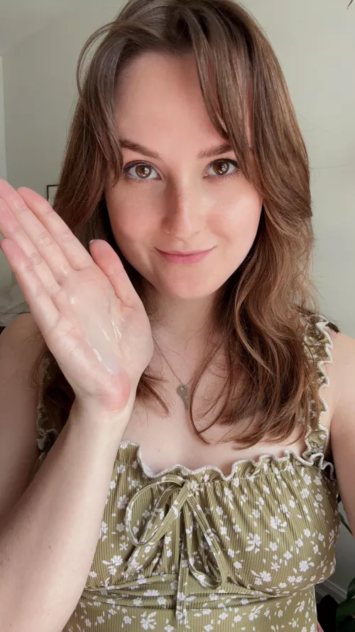 Don’t be scared! Mommy is here, now be a good boy and clean up all this cum, make me proud [domme]