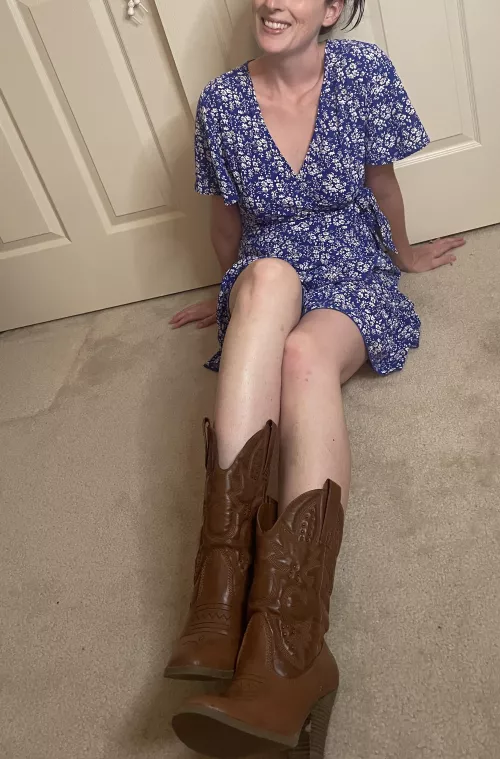 Finally sundress weather [F]