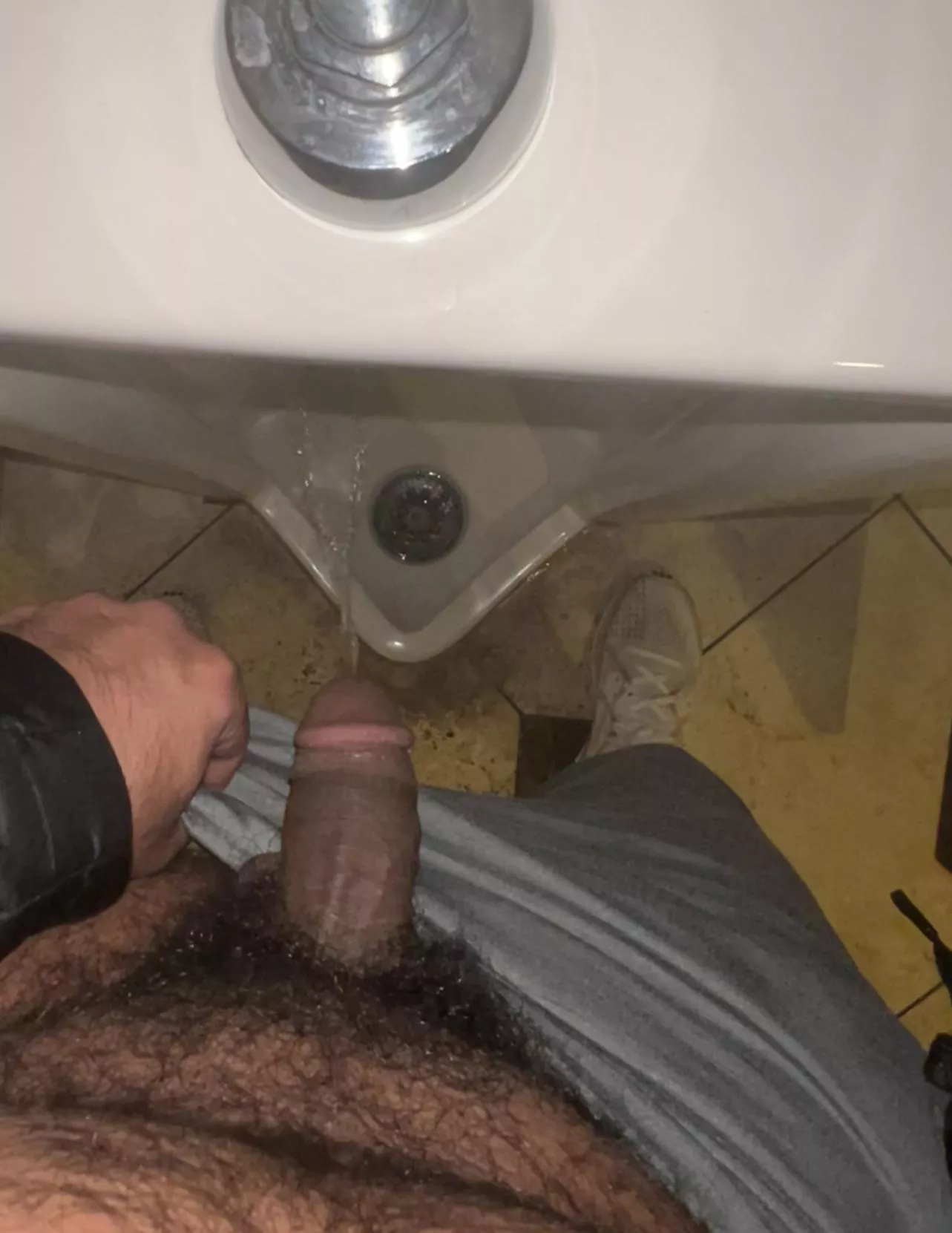 First post here, you boys like brown boys pissing?