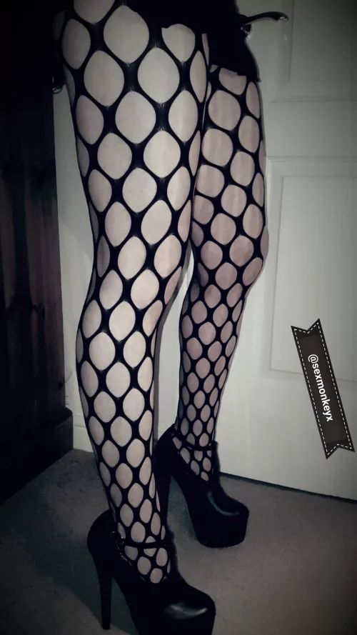fishnets make my legs look good
