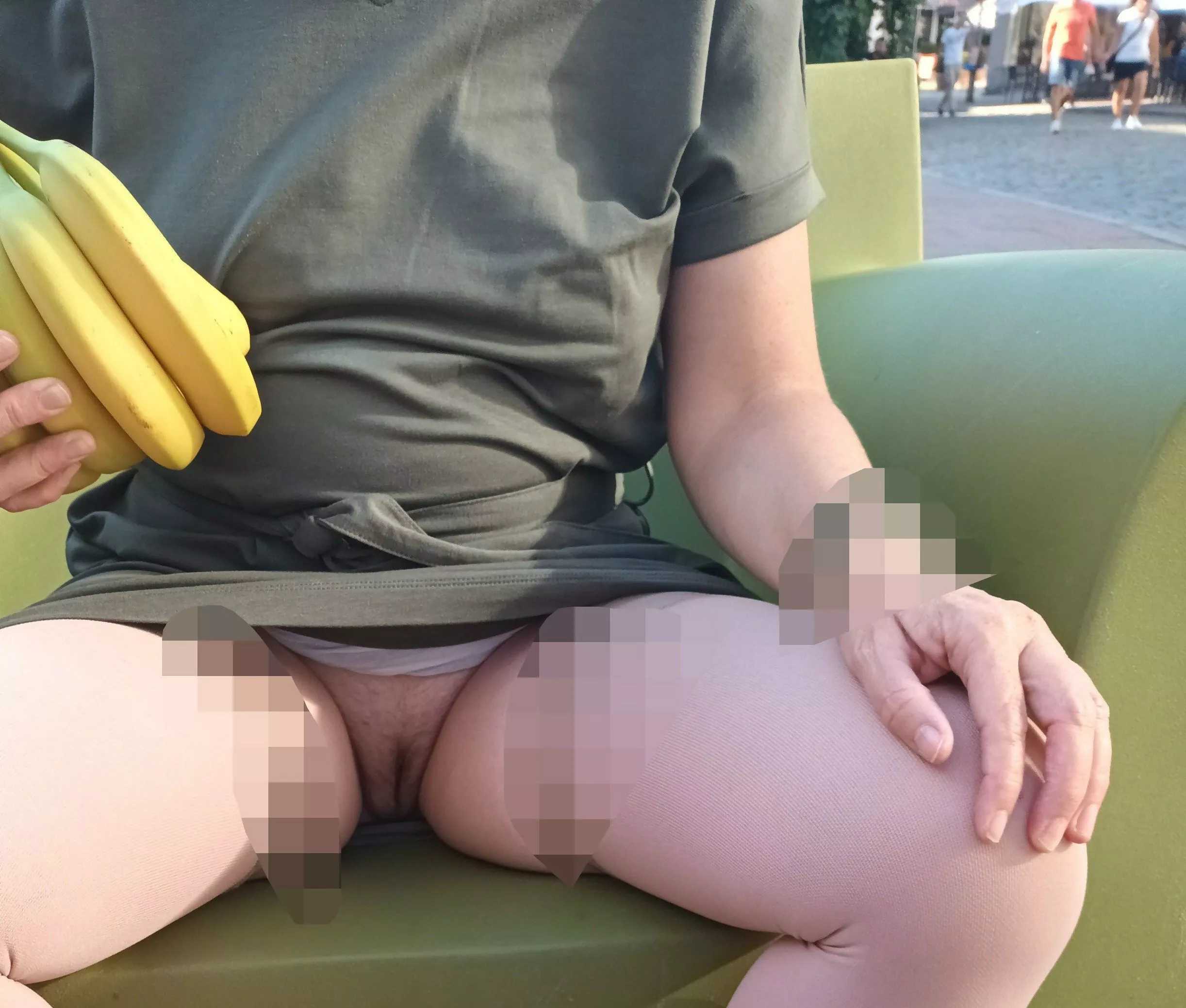 I [F54] can handle several bananas in public