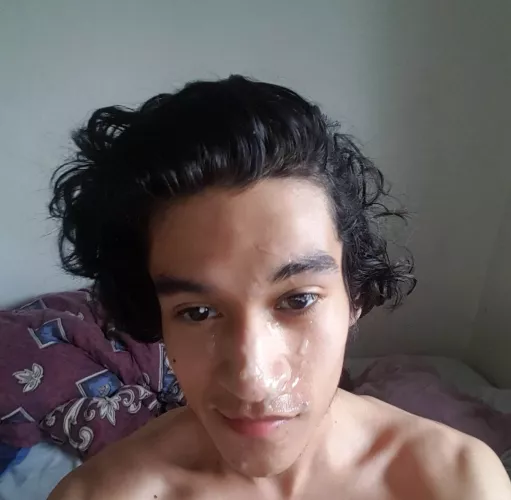 I love the feeling of warm cum on my face😊