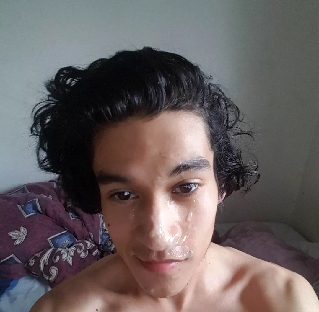 I love the feeling of warm cum on my face😊