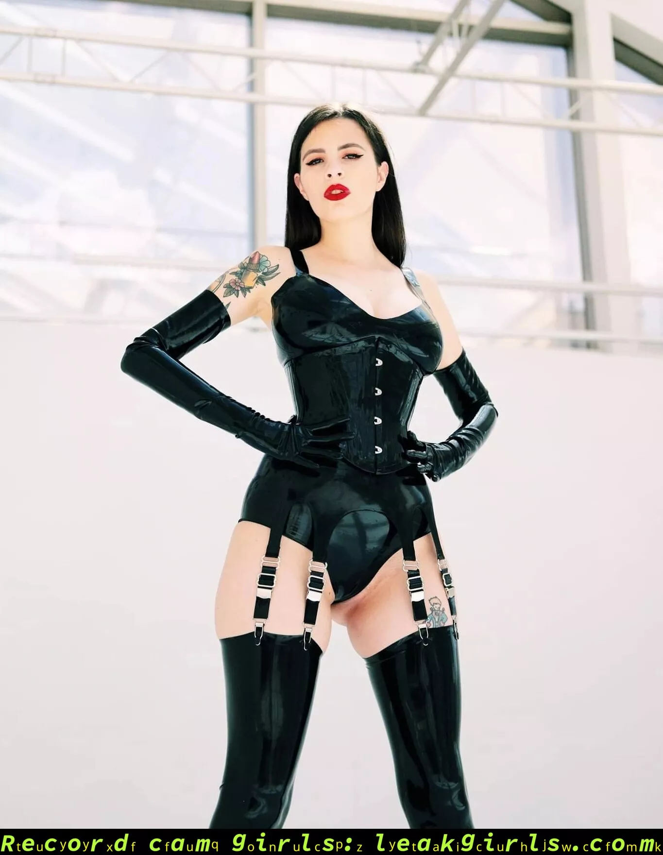 I love to shine. 🖤