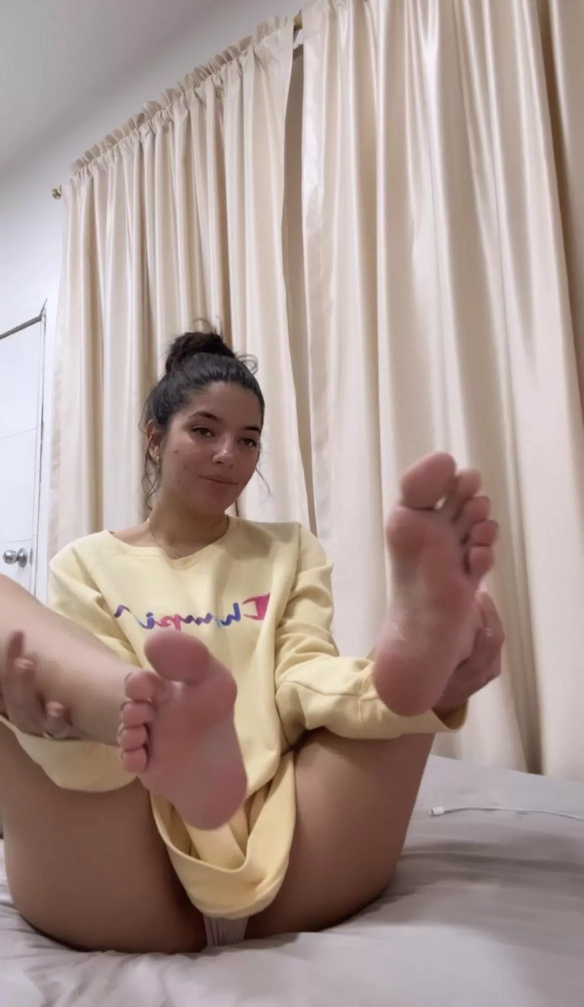 i need you to lick my soles 👅