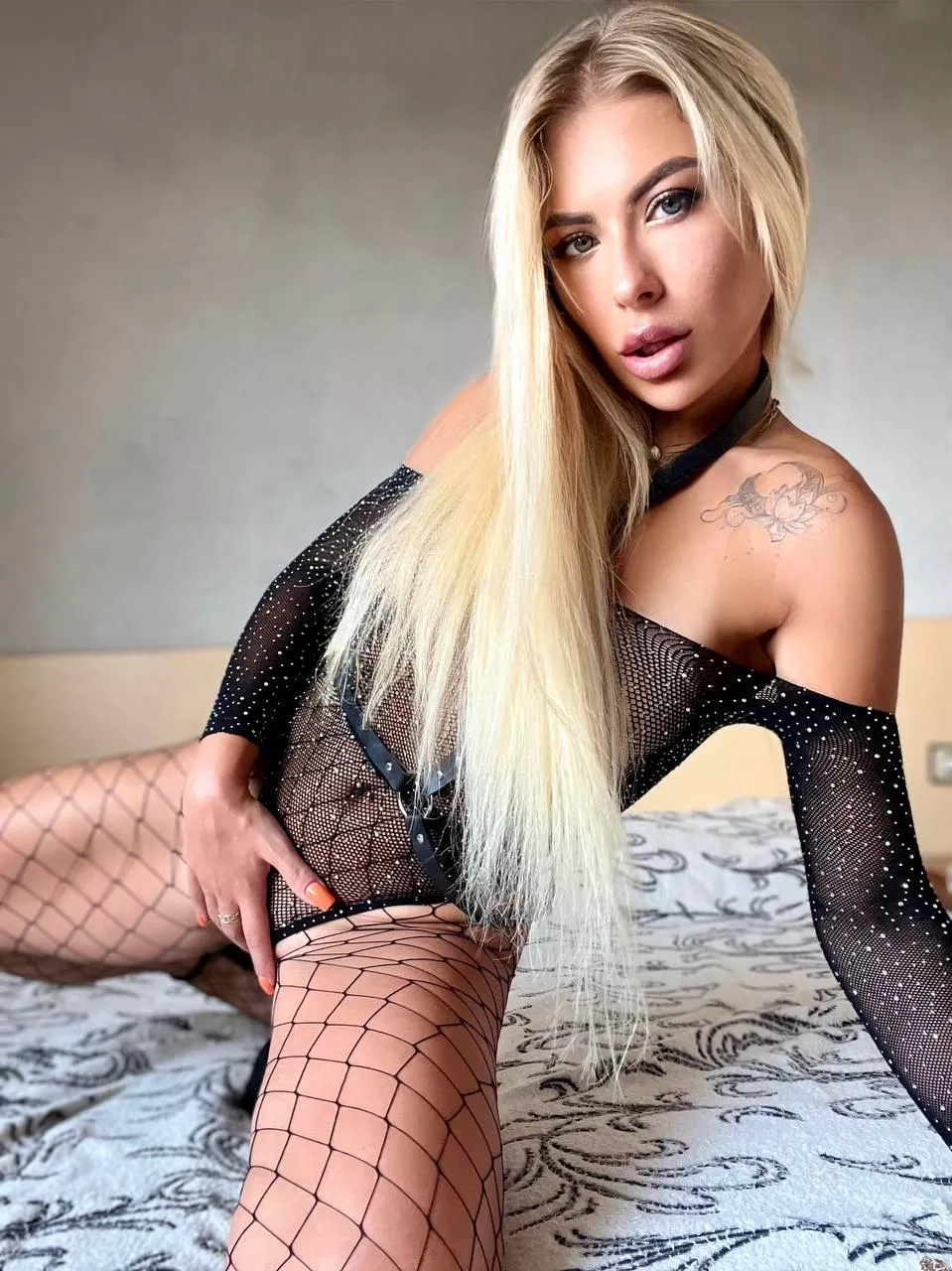 I want to please your big dick with my photos