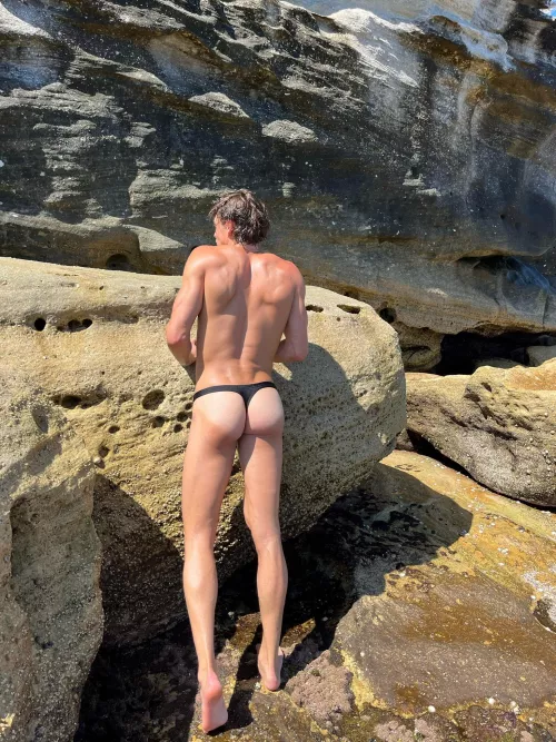 I’m the mood for some tall bi boy ass?