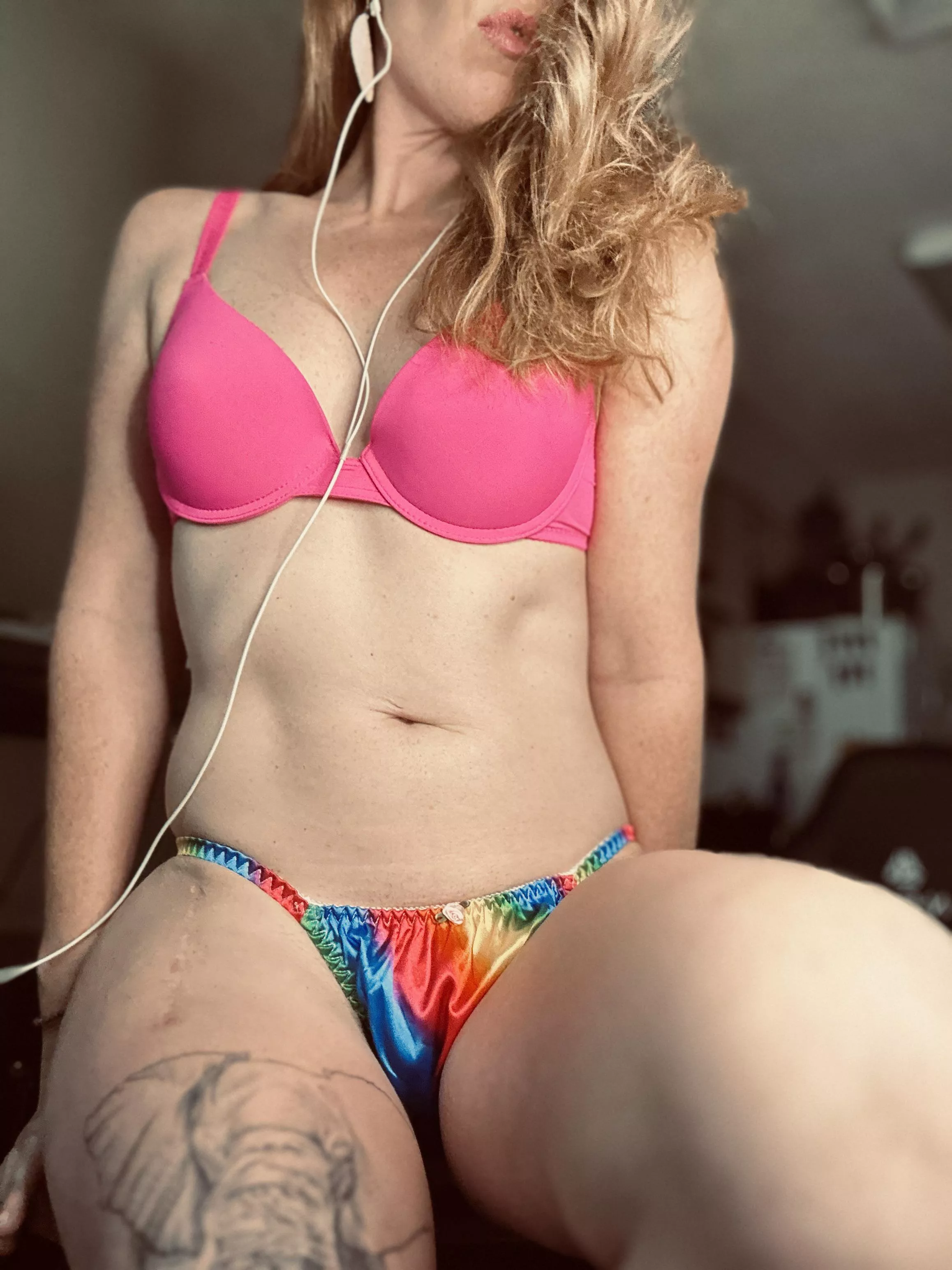 Inner thigh kisses 💋