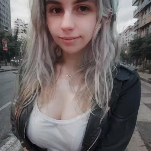 Live in the moment, make it beautiful. 🌟💫 [20F]