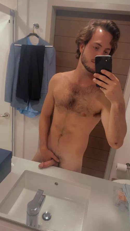 Naked selfies are the best selfies 😉