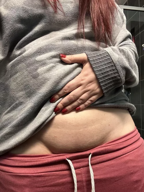 Red nails and a pussy mound
