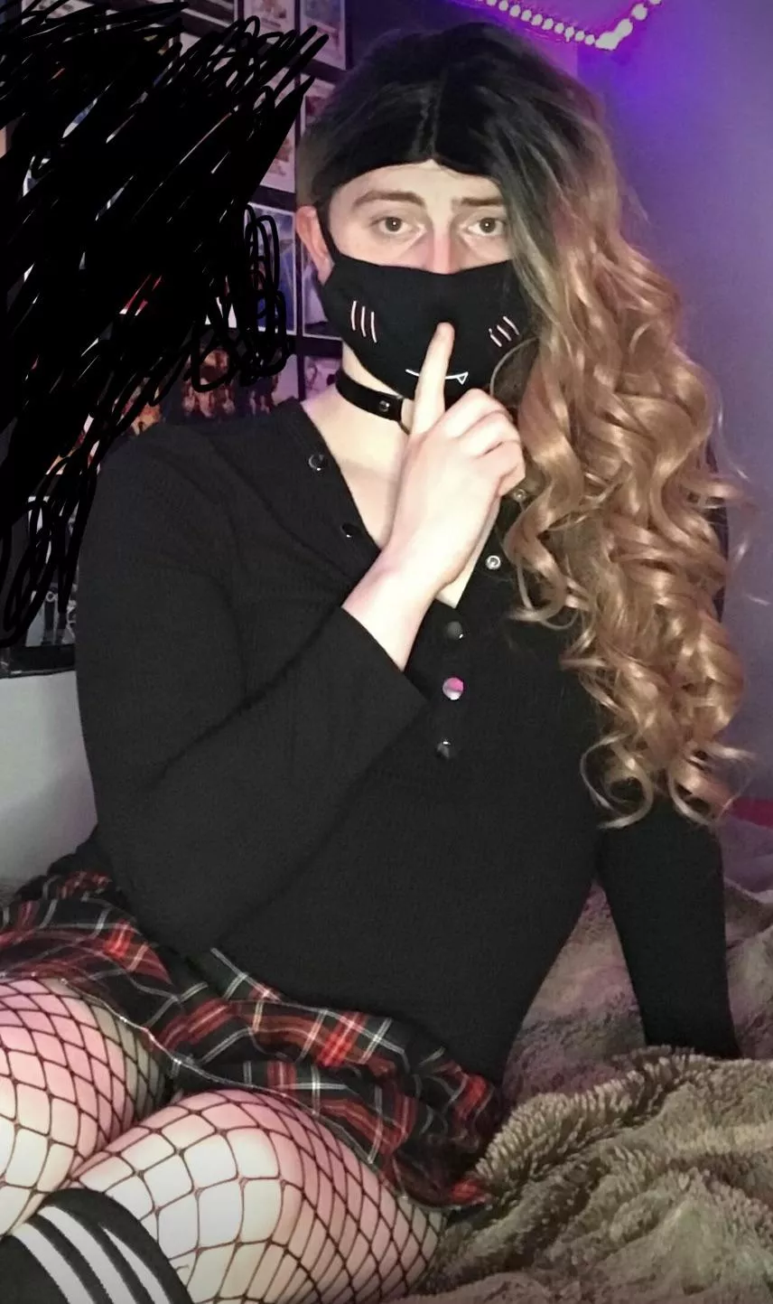 Shhhhh…it’s naughty time🖤❤️