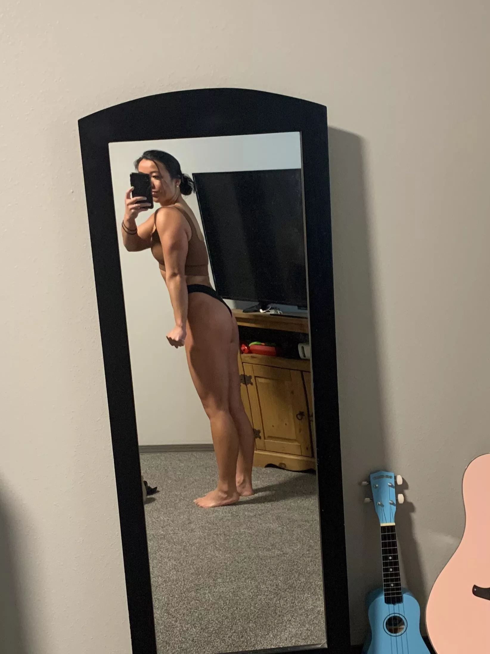 Then the tricep decides to say hi ☺️