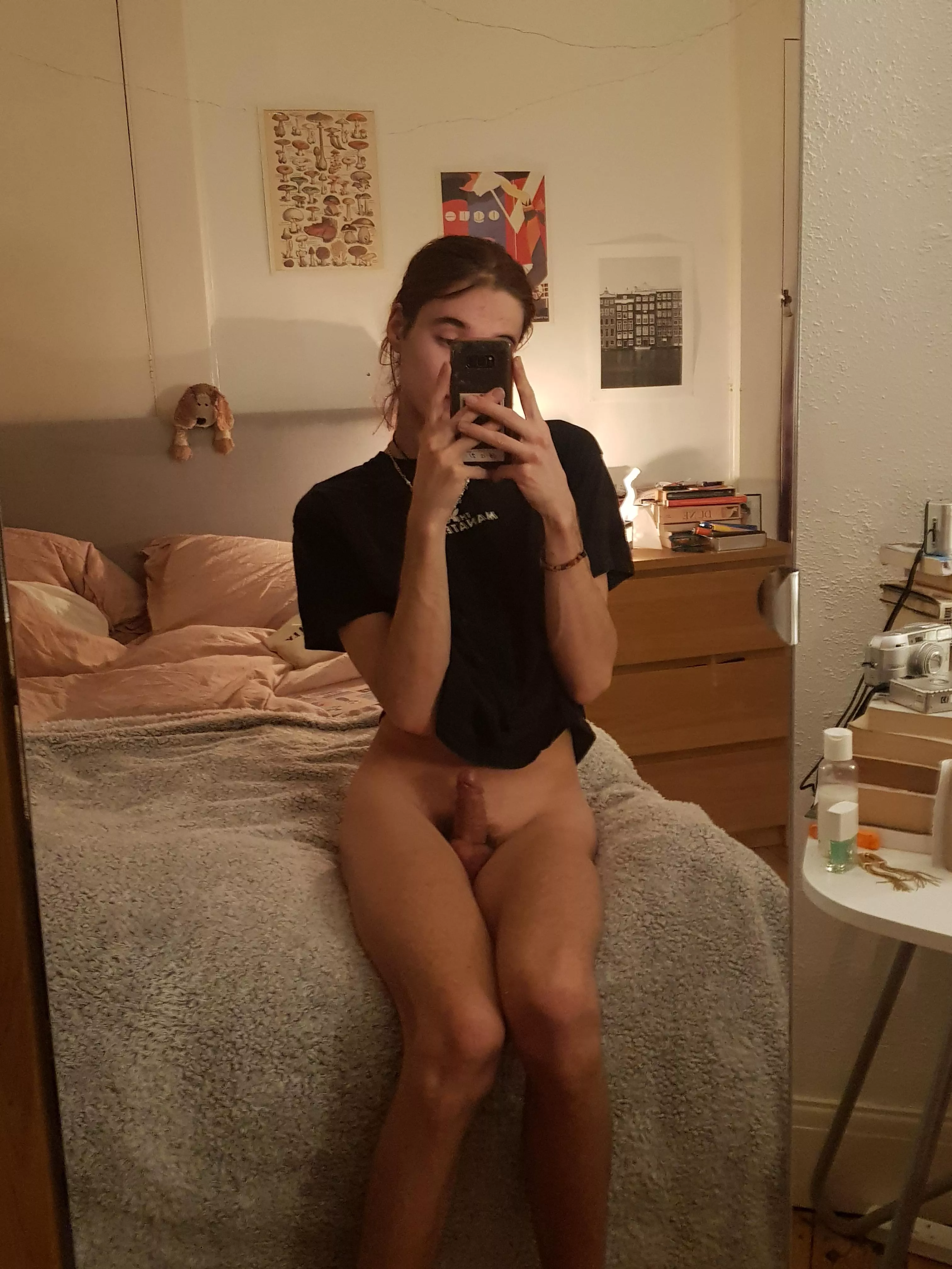 <<waiting for daddy like this :3