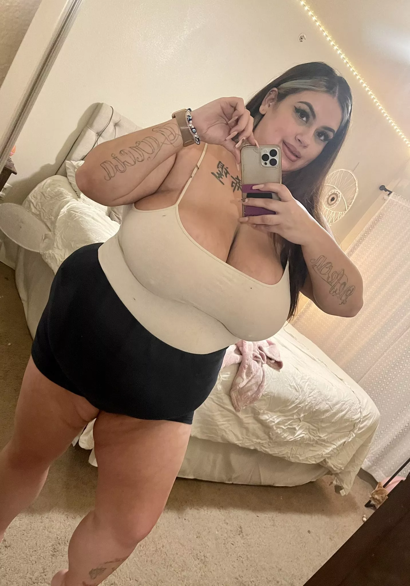 who's down for sexting content or FaceTime am available