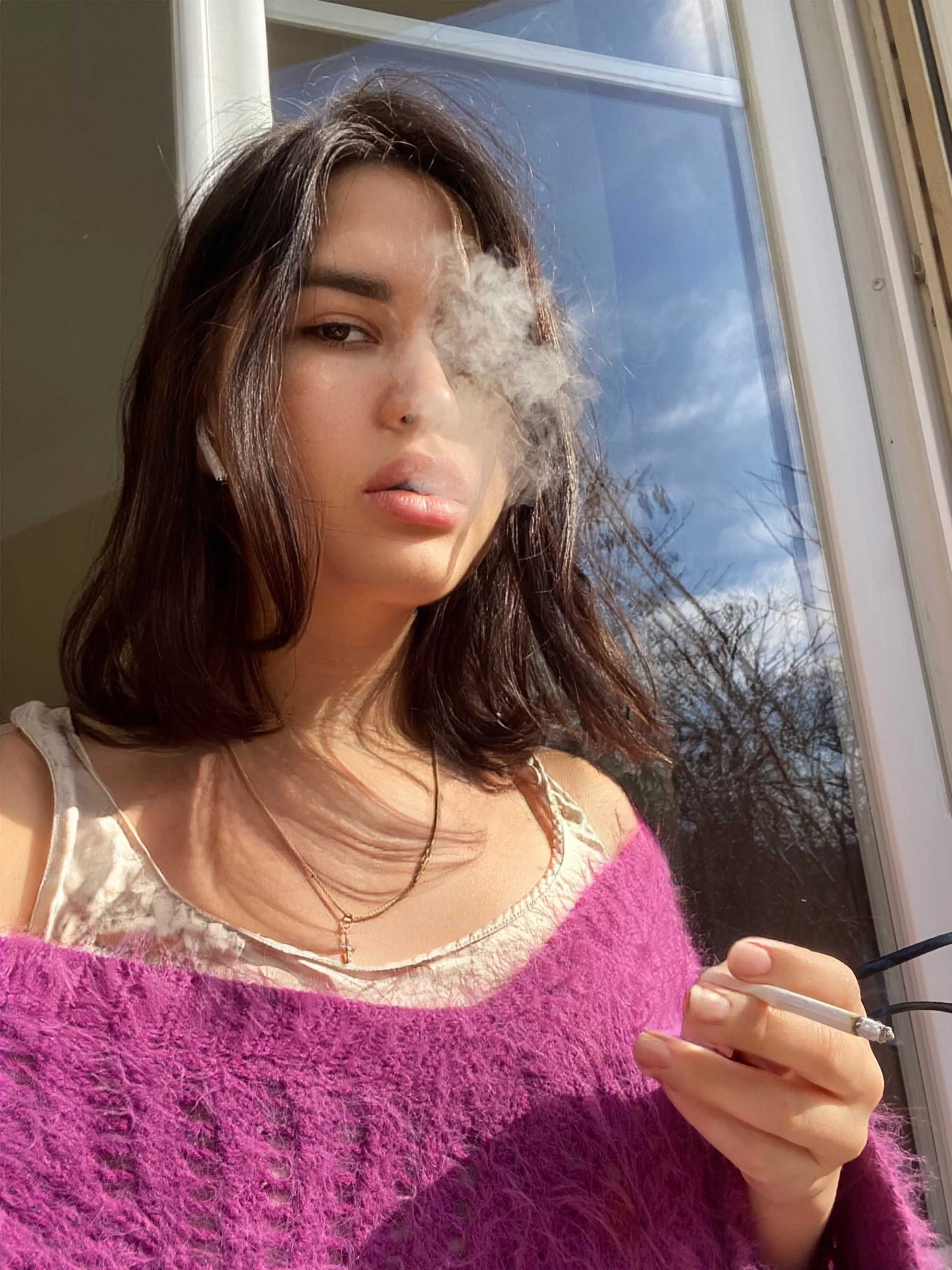 Who’s joining me for a cheeky drink and cigarette? 💋