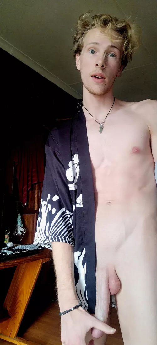 Would you ride a gamer boy? 😈