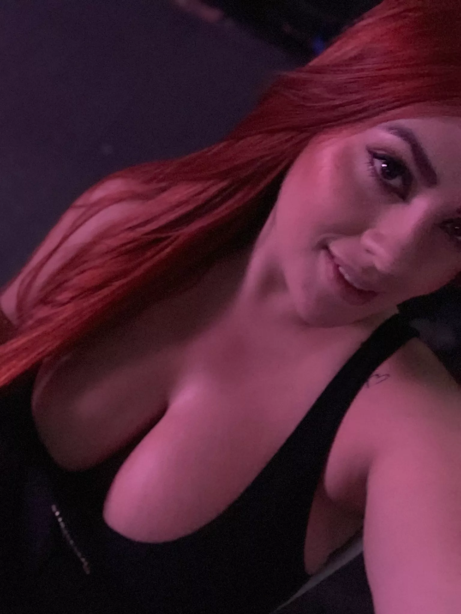 You rather have your face or cock in between? 🙈😈