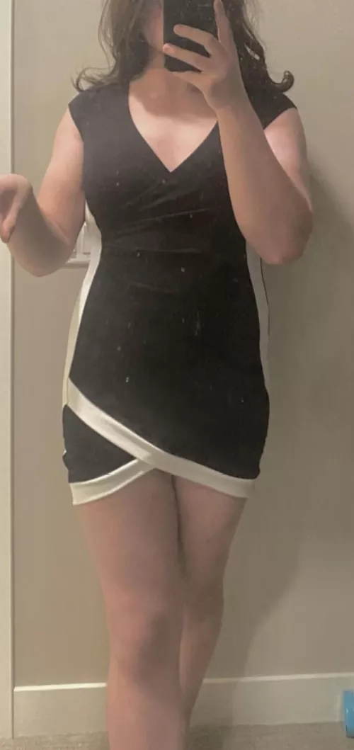 (19) so hard in her dress 💕